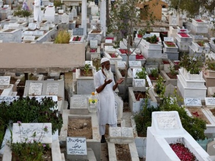 Allocating 5 Karachi graveyards for COVID-19 burials at 11th hr highlights Pak's unpreparedness | Allocating 5 Karachi graveyards for COVID-19 burials at 11th hr highlights Pak's unpreparedness