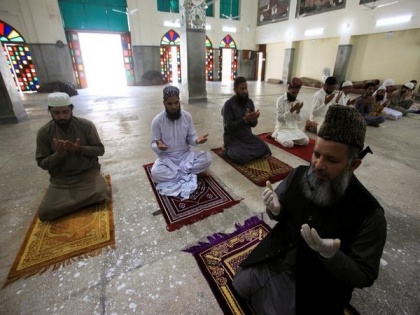 Pak clerics flout virus lockdown rules, say restrictions not applicable to mosques, congregational prayers | Pak clerics flout virus lockdown rules, say restrictions not applicable to mosques, congregational prayers