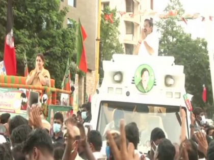 TN polls: Palaniswami campaigns for BJP's Kushboo Sundar in Thousand Lights constituency | TN polls: Palaniswami campaigns for BJP's Kushboo Sundar in Thousand Lights constituency