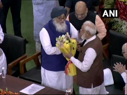 PM Modi extends birthday greetings to former Punjab CM Parkash Singh Badal | PM Modi extends birthday greetings to former Punjab CM Parkash Singh Badal