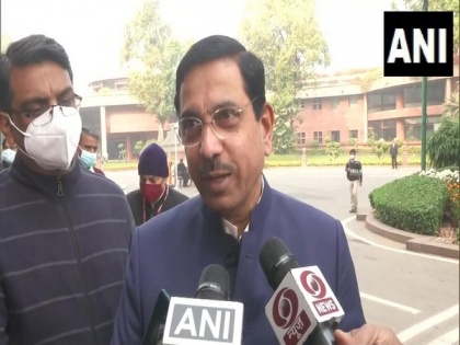 Prahlad Joshi slams Farooq Abdullah for pro-Pakistan statements, asks him to settle there | Prahlad Joshi slams Farooq Abdullah for pro-Pakistan statements, asks him to settle there
