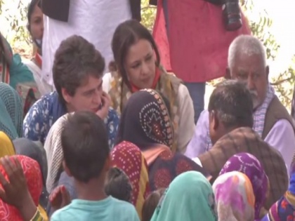 Priyanka Gandhi reaches UP's Prayagraj, extends support to boatmen who were 'harassed' by local police | Priyanka Gandhi reaches UP's Prayagraj, extends support to boatmen who were 'harassed' by local police