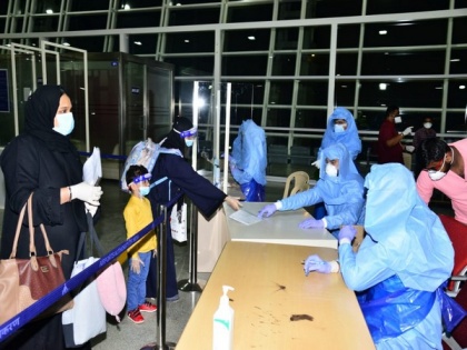 Vande Bharat Mission: 176 people arrive at Mangalore Airport from Dubai; 135 people land at Cochin from Singapore | Vande Bharat Mission: 176 people arrive at Mangalore Airport from Dubai; 135 people land at Cochin from Singapore
