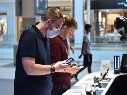 Samsung Electronics is chasing Apple in the US smartphone market | Samsung Electronics is chasing Apple in the US smartphone market Samsung Electronics is chasing Apple in the US smartphone market | Samsung Electronics is chasing Apple in the US smartphone market