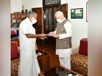 CM Pinarayi Vijayan submits his resignation to Kerala Governor | CM Pinarayi Vijayan submits his resignation to Kerala Governor