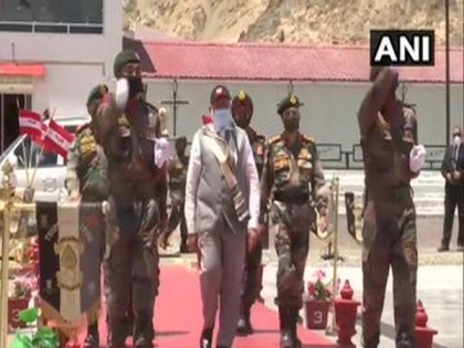PM Modi visits Hall of Fame Museum in Leh, pays tribute to soldiers killed in Galwan clash | PM Modi visits Hall of Fame Museum in Leh, pays tribute to soldiers killed in Galwan clash