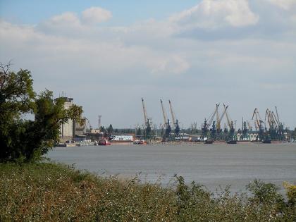Russian drone strike hits Ukrainian port facilities on Danube river | Russian drone strike hits Ukrainian port facilities on Danube river Russian drone strike hits Ukrainian port facilities on Danube river | Russian drone strike hits Ukrainian port facilities on Danube river