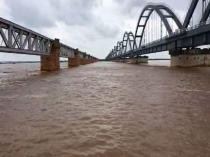 Flood situation improves in Andhra's Rajahmundry district | Flood situation improves in Andhra's Rajahmundry district