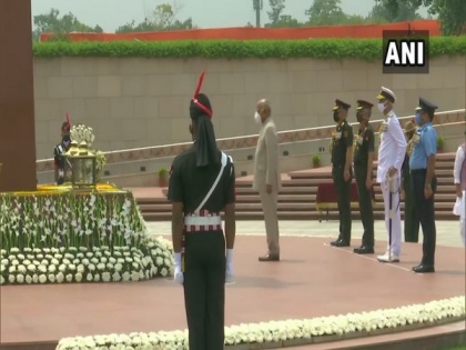 President Kovind pays tribute at National War Memorial on Independence Day | President Kovind pays tribute at National War Memorial on Independence Day