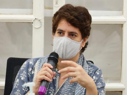Priyanka Gandhi condemns killing of Kashmiris by terrorists | Priyanka Gandhi condemns killing of Kashmiris by terrorists Priyanka Gandhi condemns killing of Kashmiris by terrorists | Priyanka Gandhi condemns killing of Kashmiris by terrorists
