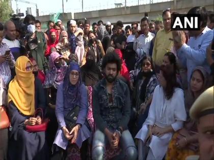 COVID-19: RWA, police appeal Shaheen Bagh protestors to call off their agitation | COVID-19: RWA, police appeal Shaheen Bagh protestors to call off their agitation COVID-19: RWA, police appeal Shaheen Bagh protestors to call off their agitation | COVID-19: RWA, police appeal Shaheen Bagh protestors to call off their agitation