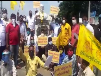 TDP holds protest against approval of capital decentralisation Bills by Andhra Pradesh governor | TDP holds protest against approval of capital decentralisation Bills by Andhra Pradesh governor
