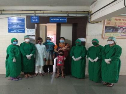1.5-yr-old child, his 4-yr-old brother discharged from hospital in Pune after COVID-19 treatment | 1.5-yr-old child, his 4-yr-old brother discharged from hospital in Pune after COVID-19 treatment