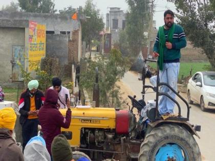 Punjab Assembly polls: SSM candidate Gurpreet Kotli campaigns on tractor | Punjab Assembly polls: SSM candidate Gurpreet Kotli campaigns on tractor