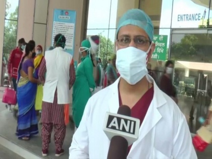 Civil Hospital doctors stage protest against inferior quality of masks in Ludhiana | Civil Hospital doctors stage protest against inferior quality of masks in Ludhiana