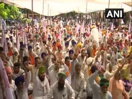 Farmers protesting against Jan Ashirwad Yatra clash with police in Udham Singh Nagar | Farmers protesting against Jan Ashirwad Yatra clash with police in Udham Singh Nagar