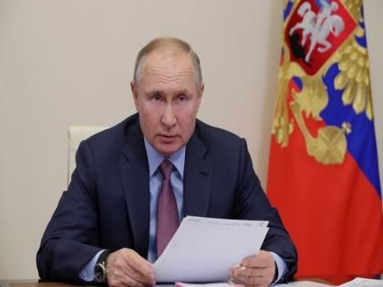 Putin says got booster shot of Sputnik Light vaccine, feels well | Putin says got booster shot of Sputnik Light vaccine, feels well