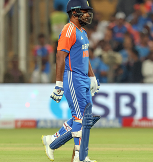 Ashwin, Srikkanth want Samson to sort things out with his batting | Ashwin, Srikkanth want Samson to sort things out with his batting