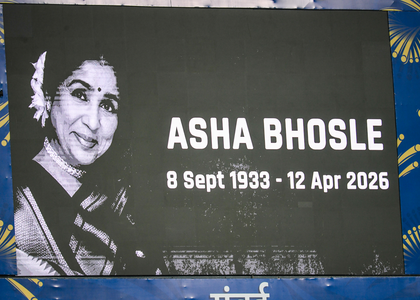 Siraj pays final respects to legendary singer Asha Bhosle, consoles her granddaughter Zanai | Siraj pays final respects to legendary singer Asha Bhosle, consoles her granddaughter Zanai