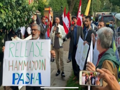 PoK activists hold protest in London on Pakistan Foreign minister's arrival | PoK activists hold protest in London on Pakistan Foreign minister's arrival