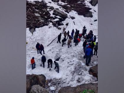 Tourist goes missing in Himachal avalanche | Tourist goes missing in Himachal avalanche
