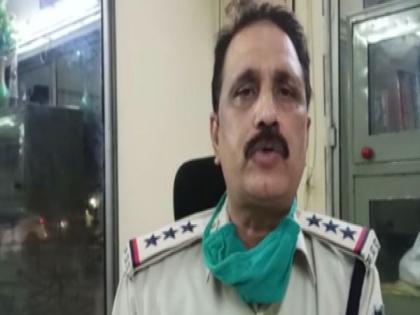 11 women held for stealing mobile phones, cameras from shop in Indore | 11 women held for stealing mobile phones, cameras from shop in Indore 11 women held for stealing mobile phones, cameras from shop in Indore | 11 women held for stealing mobile phones, cameras from shop in Indore