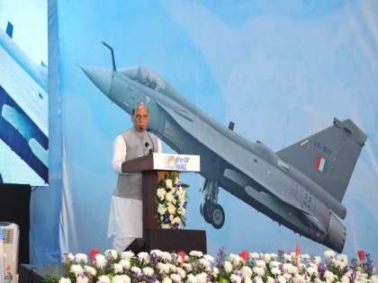 Rajnath Singh calls Light Combat Aircraft pride of India, says nation can make fighters of class in house | Rajnath Singh calls Light Combat Aircraft pride of India, says nation can make fighters of class in house