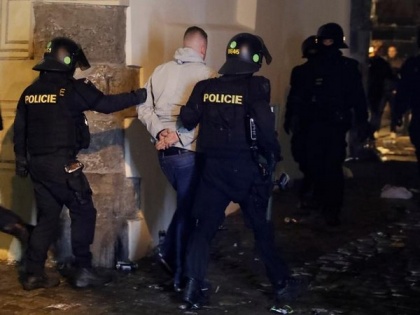 Twenty people arrested as England football fans clash with Prague police | Twenty people arrested as England football fans clash with Prague police