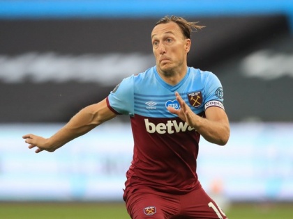 Mark Noble extends West Ham deal for one final season | Mark Noble extends West Ham deal for one final season