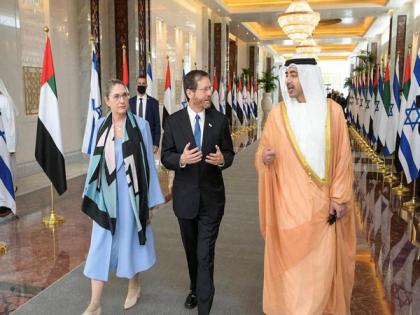 Israeli President visits UAE mosque, launches national day at Dubai Expo 2020 | Israeli President visits UAE mosque, launches national day at Dubai Expo 2020