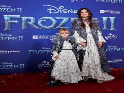 Selena Gomez, her little sister Gracie wear matching outfits at 'Frozen 2' premiere | Selena Gomez, her little sister Gracie wear matching outfits at 'Frozen 2' premiere