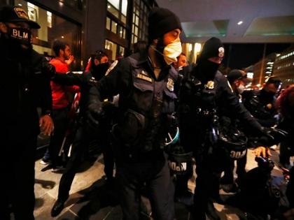 Violence erupts in Washington as protesters clash with Trump supporters | Violence erupts in Washington as protesters clash with Trump supporters