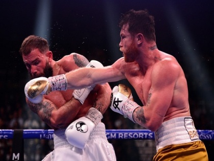 Canelo Alvarez knocks Caleb Plant to become first undisputed super-middleweight champion | Canelo Alvarez knocks Caleb Plant to become first undisputed super-middleweight champion