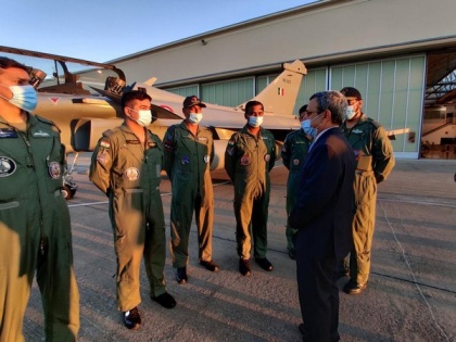 Indian ambassador to France interacts with Rafale pilots before takeoff | Indian ambassador to France interacts with Rafale pilots before takeoff