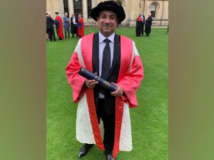Rahat Fateh Ali Khan awarded honourary degree by Oxford University | Rahat Fateh Ali Khan awarded honourary degree by Oxford University Rahat Fateh Ali Khan awarded honourary degree by Oxford University | Rahat Fateh Ali Khan awarded honourary degree by Oxford University