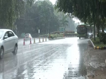 Rain hits parts of Delhi | Rain hits parts of Delhi