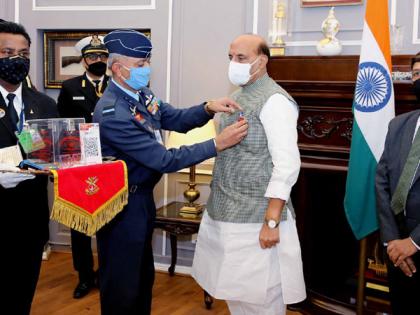 Rajnath Singh pays tribute to armed forces on 'Armed Forces Flag Day' | Rajnath Singh pays tribute to armed forces on 'Armed Forces Flag Day'