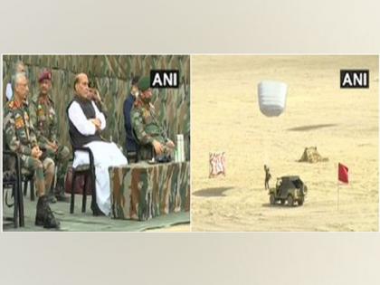 Rajnath Singh witnesses para dropping skills of Armed Forces at Stakna, Leh | Rajnath Singh witnesses para dropping skills of Armed Forces at Stakna, Leh