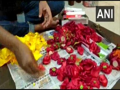 Tribal artists make traditional rakhis in Jharkhand, urge people to prefer 'desi' rakhis over Chinese ones | Tribal artists make traditional rakhis in Jharkhand, urge people to prefer 'desi' rakhis over Chinese ones