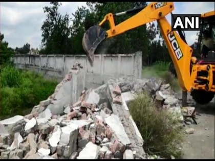 Wall of resort belonging to Azam Khan's son demolished | Wall of resort belonging to Azam Khan's son demolished