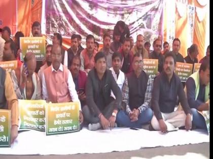 Jharkhand BJP workers stage dharna protest in Ranchi against Chaibasa killings | Jharkhand BJP workers stage dharna protest in Ranchi against Chaibasa killings