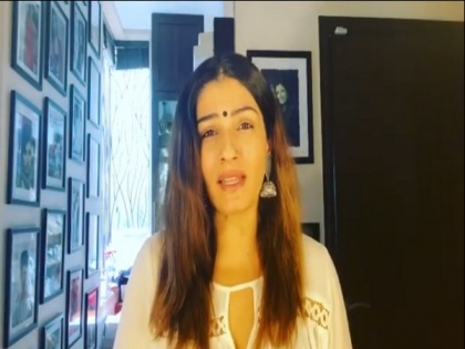 Raveena Tandon urges people to stay indoors, shares video message | Raveena Tandon urges people to stay indoors, shares video message
