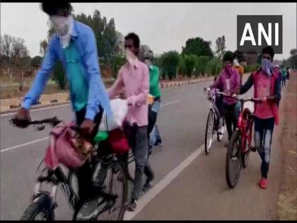 Hardships force migrant workers to leave for West Bengal on bicycles from Madhya Pradesh | Hardships force migrant workers to leave for West Bengal on bicycles from Madhya Pradesh Hardships force migrant workers to leave for West Bengal on bicycles from Madhya Pradesh | Hardships force migrant workers to leave for West Bengal on bicycles from Madhya Pradesh