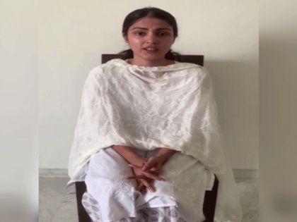 Court rejects Rhea Chakraborty's bail, sends her to 14-day judicial custody | Court rejects Rhea Chakraborty's bail, sends her to 14-day judicial custody