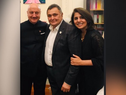 Rishi Kapoor heads home after treatment in New York | Rishi Kapoor heads home after treatment in New York