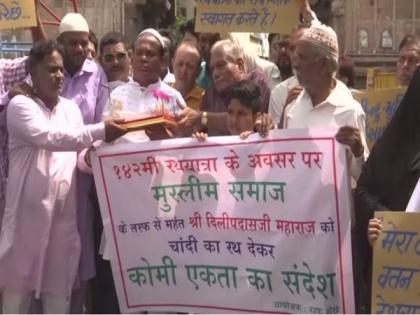 To spread communal harmony, Muslim community gifts silver chariot to Jagannath temple in Ahmedabad | To spread communal harmony, Muslim community gifts silver chariot to Jagannath temple in Ahmedabad