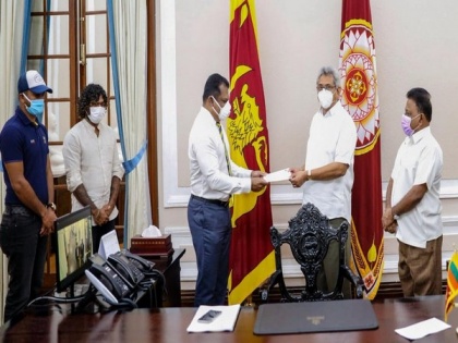 Sri Lanka Cricket hands LKR 25 million to COVID-19 Relief Fund | Sri Lanka Cricket hands LKR 25 million to COVID-19 Relief Fund