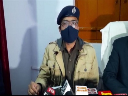 2 held in Badaun gangrape case, police announces Rs 25,000 reward on absconding accused | 2 held in Badaun gangrape case, police announces Rs 25,000 reward on absconding accused