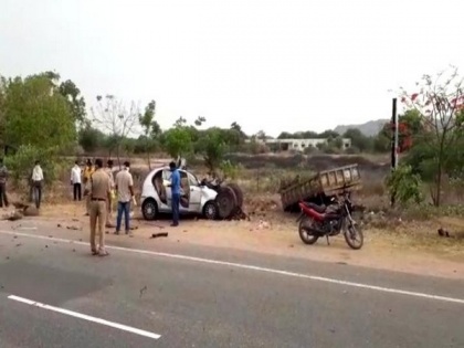 Car hits tractor in Telangana's Suryapet district; 2 killed, 1 injured | Car hits tractor in Telangana's Suryapet district; 2 killed, 1 injured