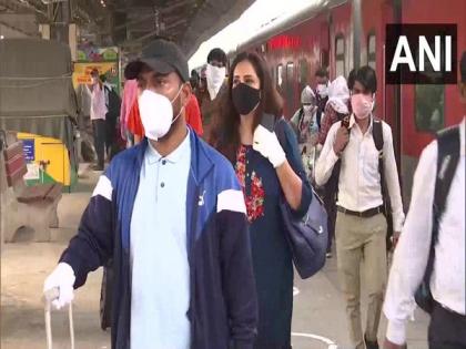 Passengers reaching New Delhi on special trains thank govt, express delight over returning home | Passengers reaching New Delhi on special trains thank govt, express delight over returning home
